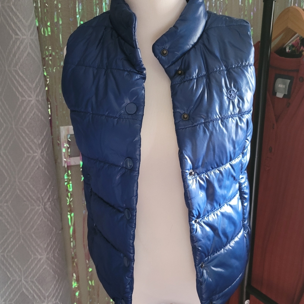 Convers blue puff vest
